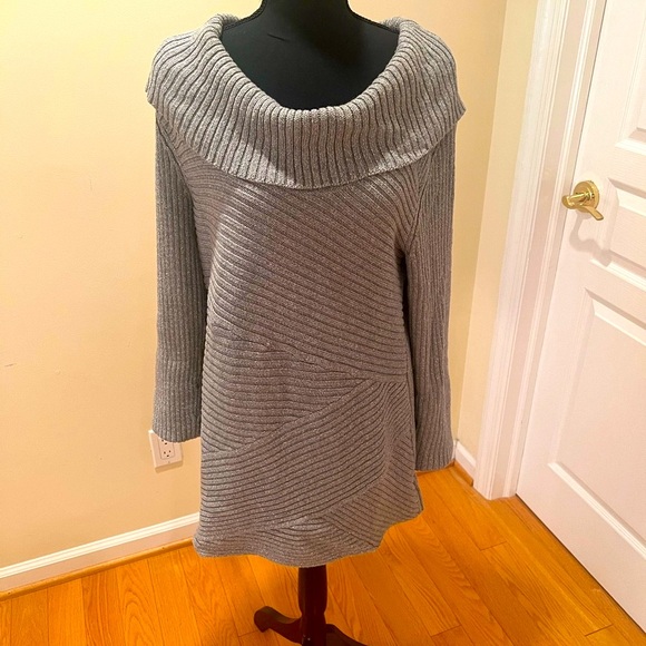 White House Black Market Sweaters - WHBM gorgeous sweater size XL